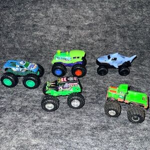 Lot of 5 Monster Jam Trucks GraveDigger Jurassic World +